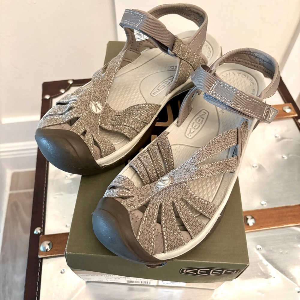 KEEN sandals NWT